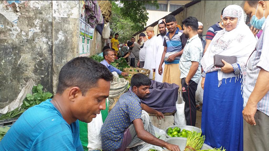 সবজি ও মাংসের দাম চড়া