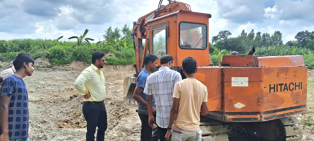 সাবেক মেম্বারকে জরিমানা, বাঁধ সংস্কারের আদেশ