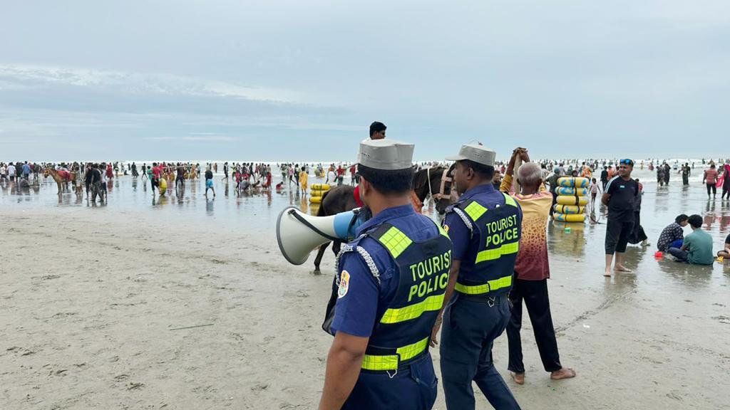 ঘূর্ণিঝড় ‘দানা’ ভারতে আঘাত হানলেও বৃষ্টি থাকবে দেশে