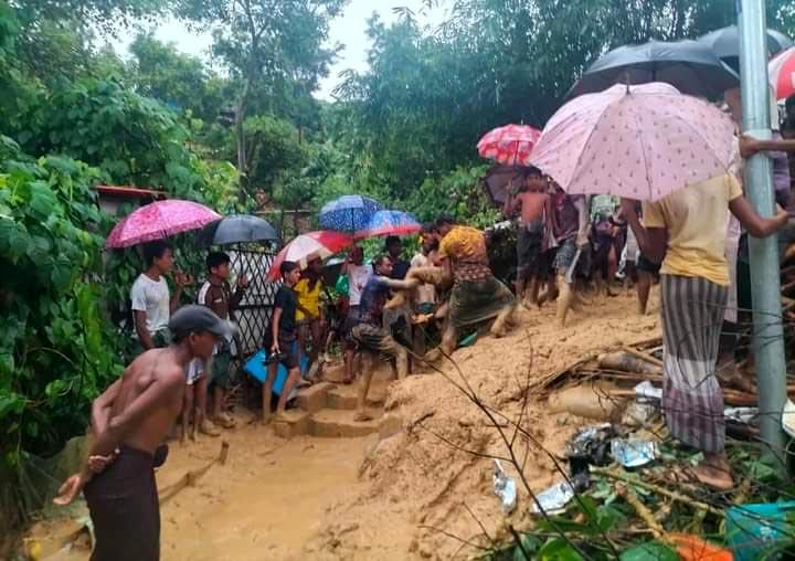 কক্সবাজারে পাহাড়ধসে দুই পরিবারের ৬ জনের মৃত্যু 