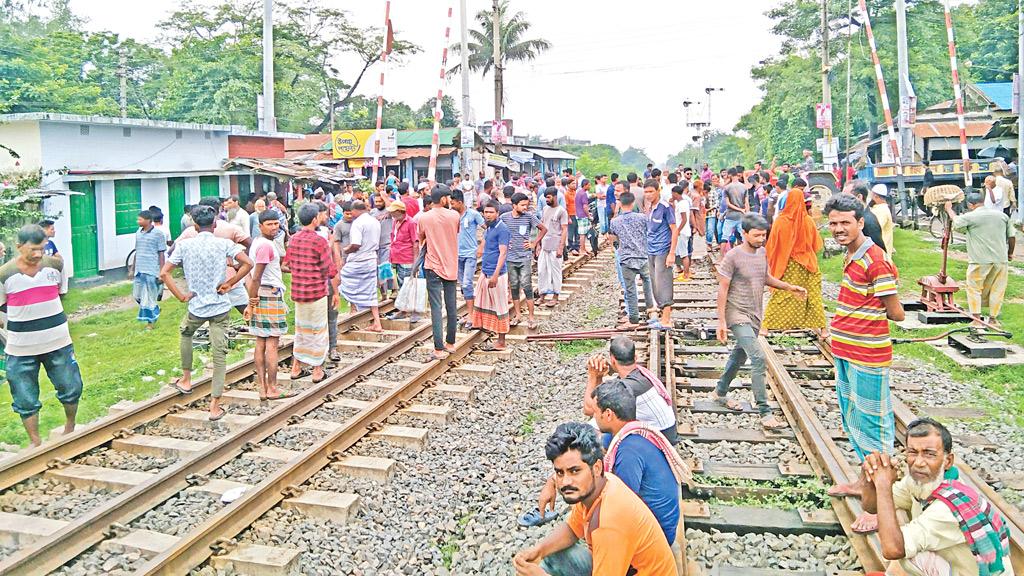 সিগন্যালে গড়বড় লাইনছাড়া ট্রেন