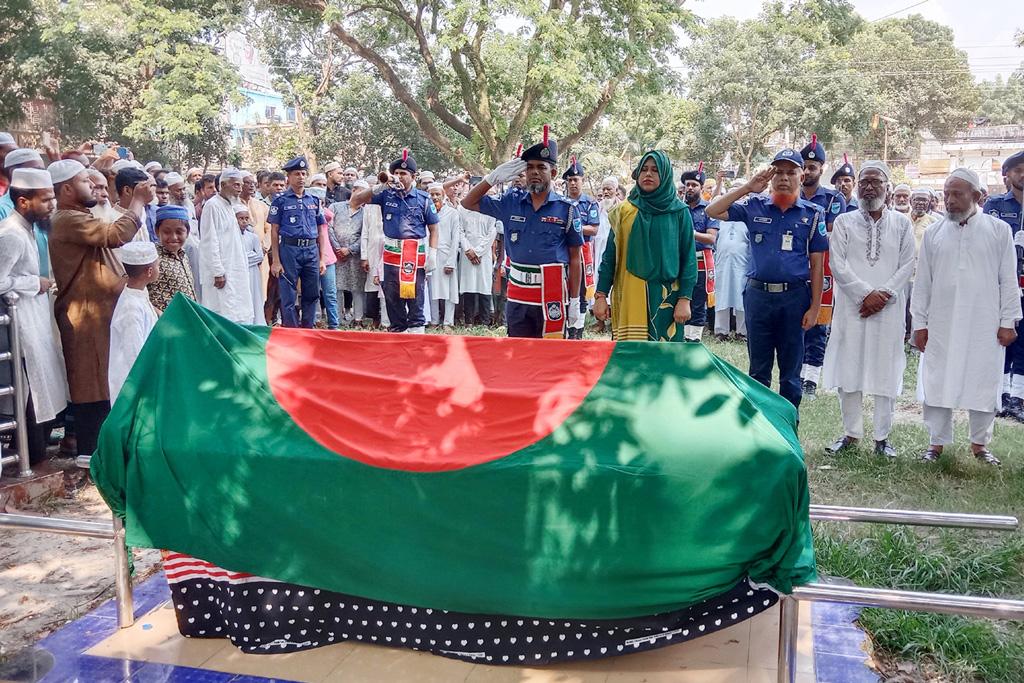 কিশোরগঞ্জে বীর মুক্তিযোদ্ধা আবদুস সাত্তারকে রাষ্ট্রীয় মর্যাদায় দাফন