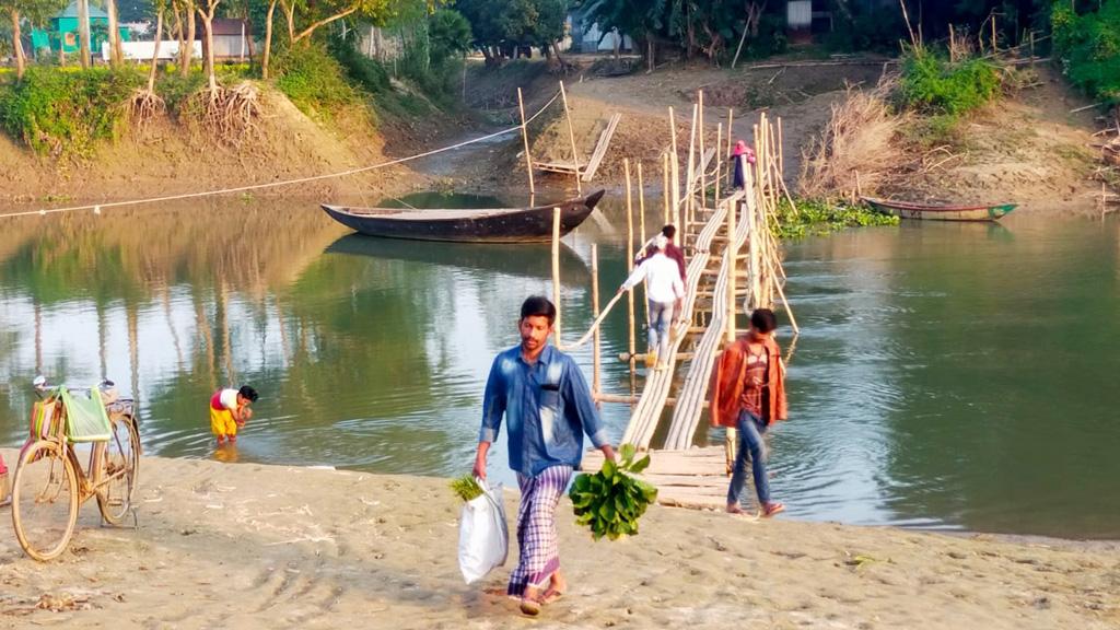 বংশাই নদে সেতু না থাকায় দুর্ভোগ