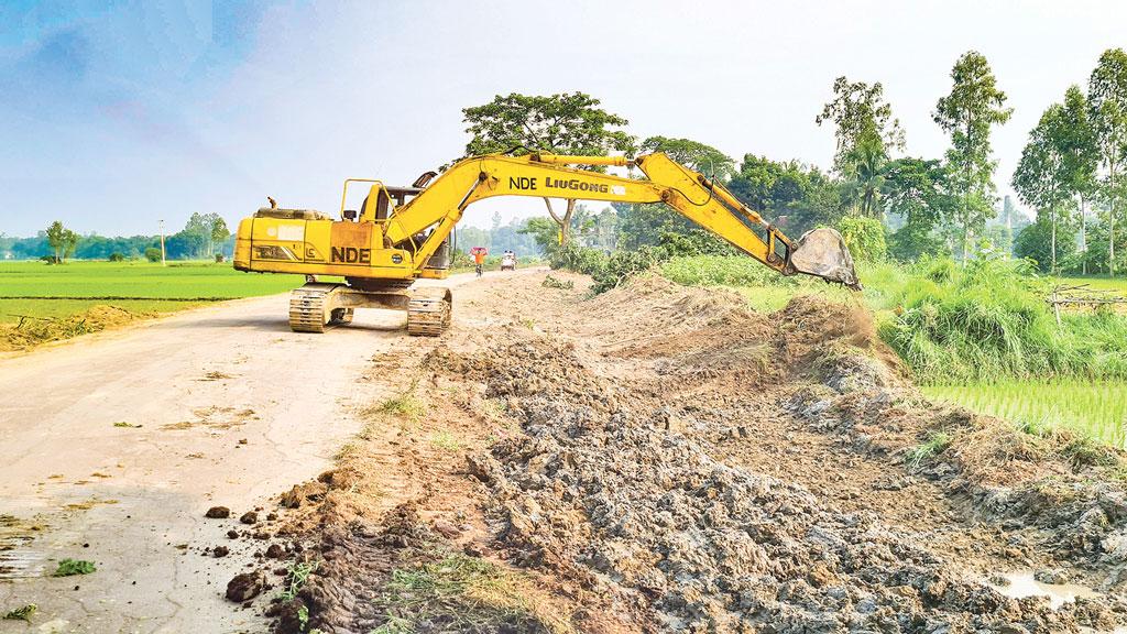 জমির মালিকদের টাকা হাতিয়ে নিচ্ছে প্রতারক