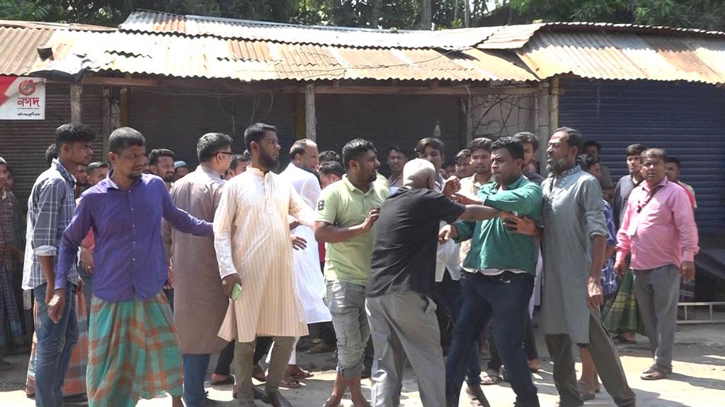 লক্ষ্মীপুরে কেন্দ্র দখলের চেষ্টা, গাড়ি ভাঙচুর, আহত ৫ 