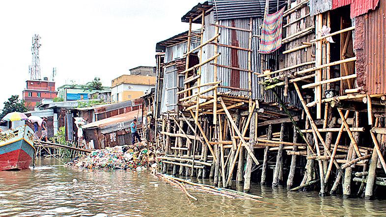 হুমকিতে শহর রক্ষা বাঁধ