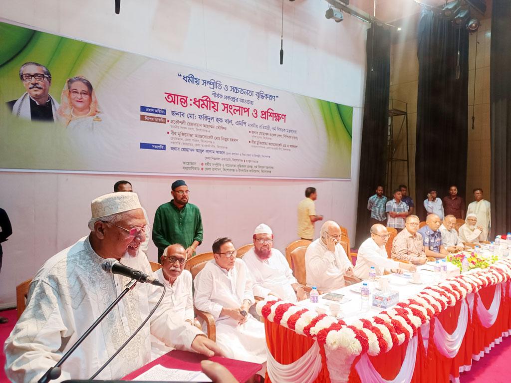 হজযাত্রীদের হয়রানি করলে যে শাস্তির কথা এজেন্সিগুলোকে স্মরণ করিয়ে দিলেন ধর্ম প্রতিমন্ত্রী