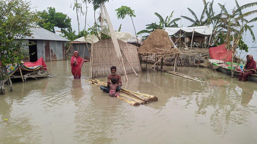 কুড়িগ্রামে বন্যার পানি কমেছে, ভোগান্তি কমেনি