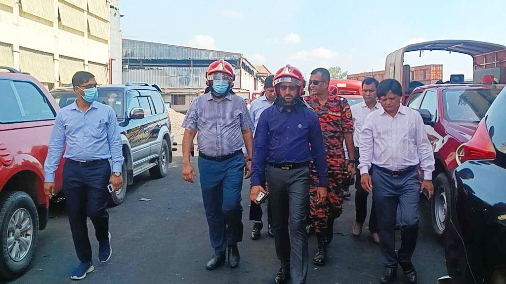 গাজী টায়ার্সের ঝুঁকিপূর্ণ ভবনে উদ্ধার অভিযান সম্ভব নয়, ভেঙে ফেলতে হবে: বুয়েট অধ্যাপক