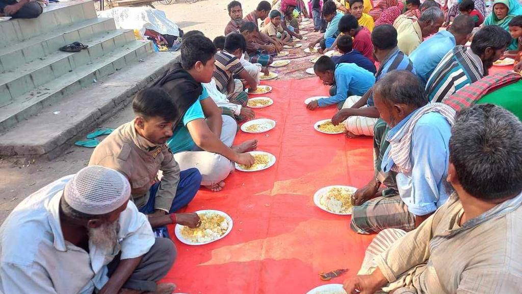 ‘এক বেলার হাসি’তে হাসি ফুটেছে তাদের মুখে