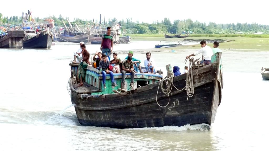 ঘূর্ণিঝড় ‘হামুন’: নোয়াখালীর হাতিয়ায় নৌ-যান চলাচল শুরু 