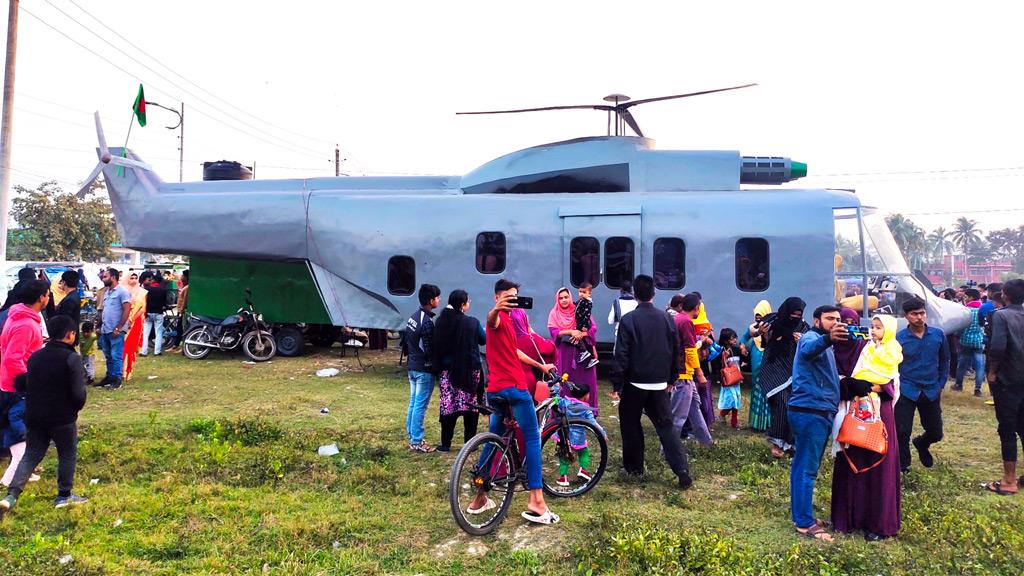 হেলিকপ্টারের আদলে ভ্রাম্যমাণ রেস্তোরাঁ