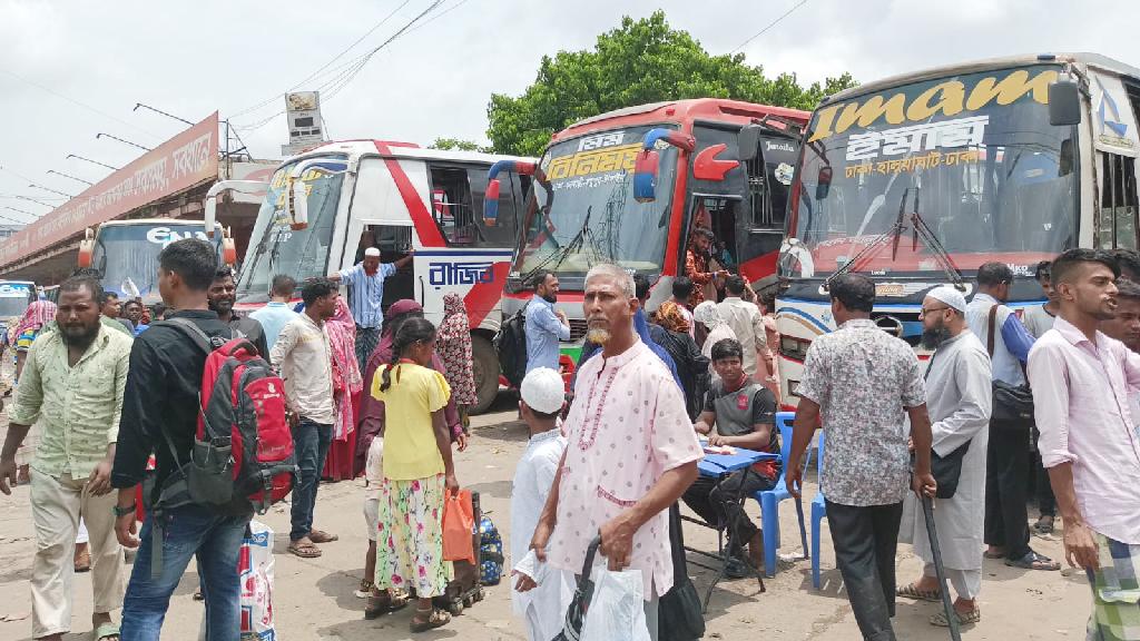 কম ভোগান্তির আশায় আজও ঢাকা ছাড়ছে মানুষ