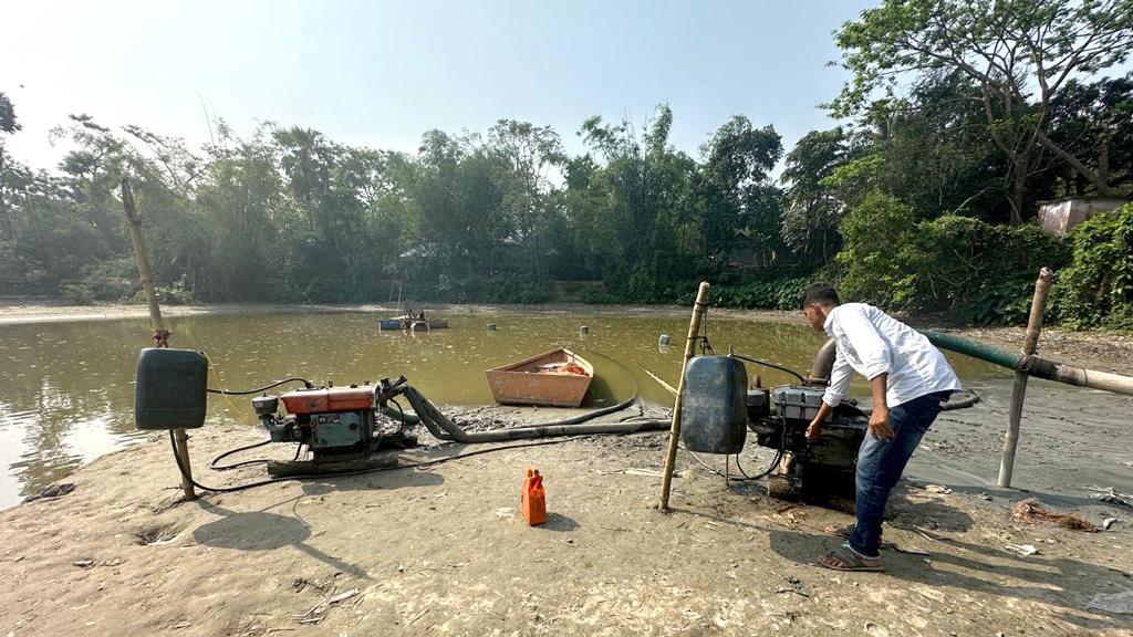 কৃষিজমি থেকে মাটি উত্তোলন, ৩ জনের জেল-জরিমানা