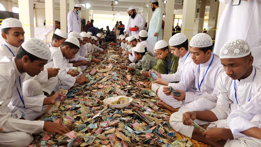 পাগলা মসজিদের দানবাক্সে মিলল ২৩ বস্তা টাকা, চলছে গণনা