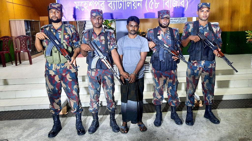 ভারতে পালানোর সময় ঝিনাইদহ সীমান্তে কয়েদি গ্রেপ্তার 