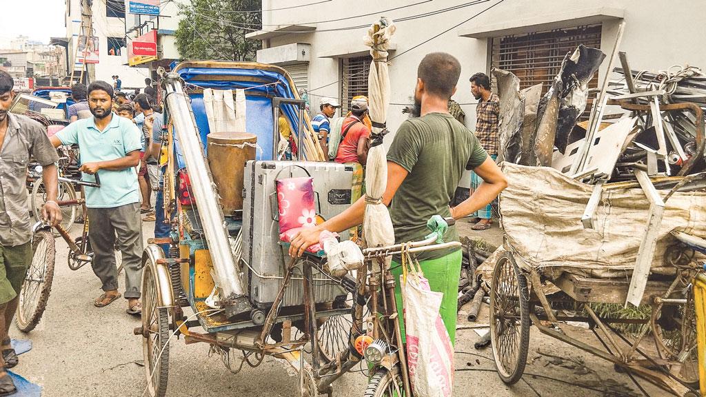 যশোরে নিজেদের আগুনে মৃত্যু আন্দোলনকারীদের