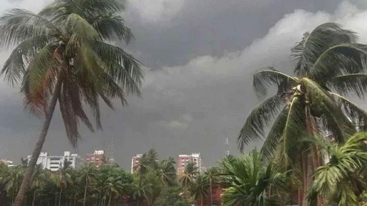 ৬ অঞ্চলে ঝোড়ো হাওয়ার পূর্বাভাস, ভারী বর্ষণের শঙ্কা 