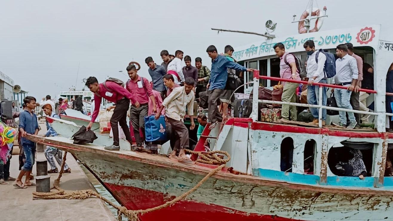 ঈদযাত্রায় প্রস্তুত বাংলাবাজার-শিমুলিয়া নৌরুট, জীবন রক্ষাকারী সরঞ্জামের দাবি