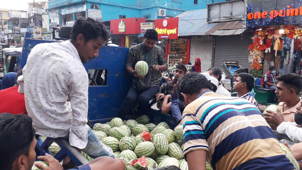 তরমুজের জোড়া দেড় শ 