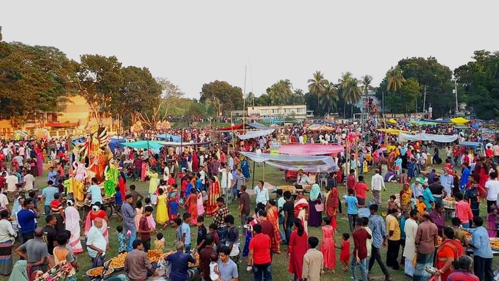 ঘিওরে ‘সম্প্রীতির মেলা’য় মানুষের ঢল 