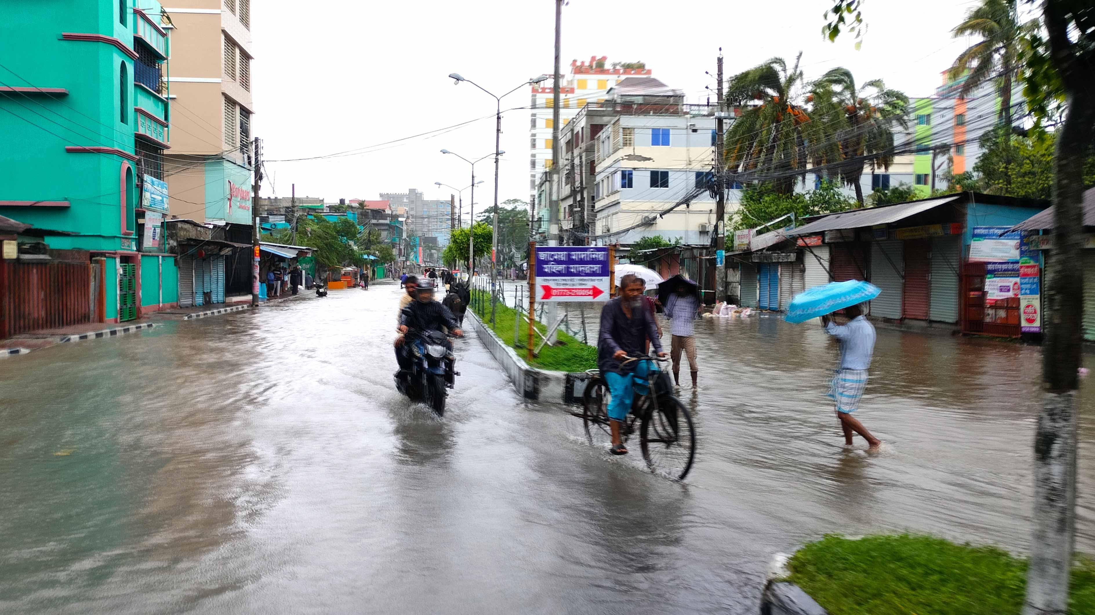 ঘূর্ণিঝড় রিমালে লন্ডভন্ড বরিশাল, দেয়ালধসে নিহত ২