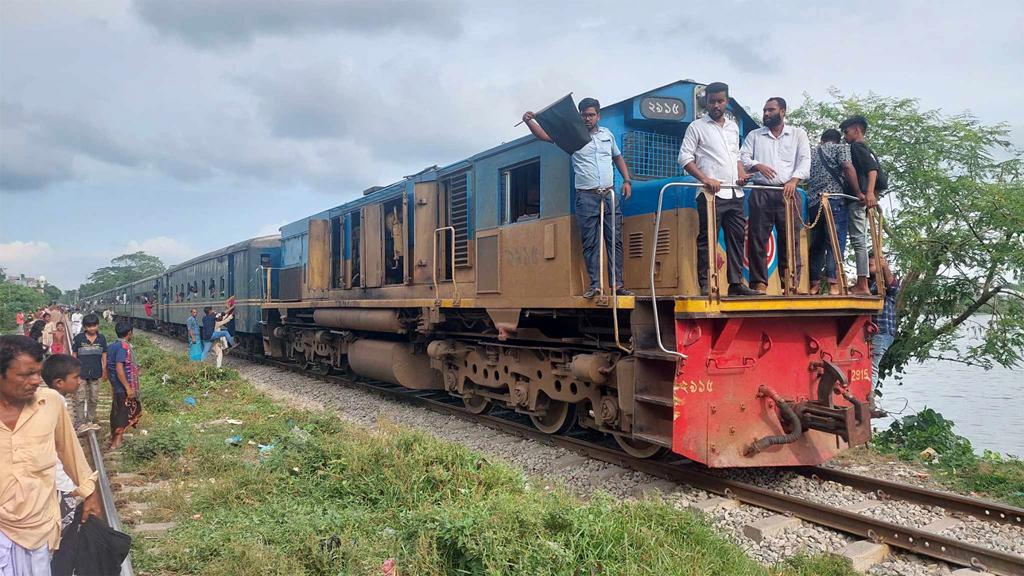 নির্ধারিত সময়ের ৩ ঘণ্টা পরও ঢাকায় পৌঁছায়নি তিতাস কমিউটার