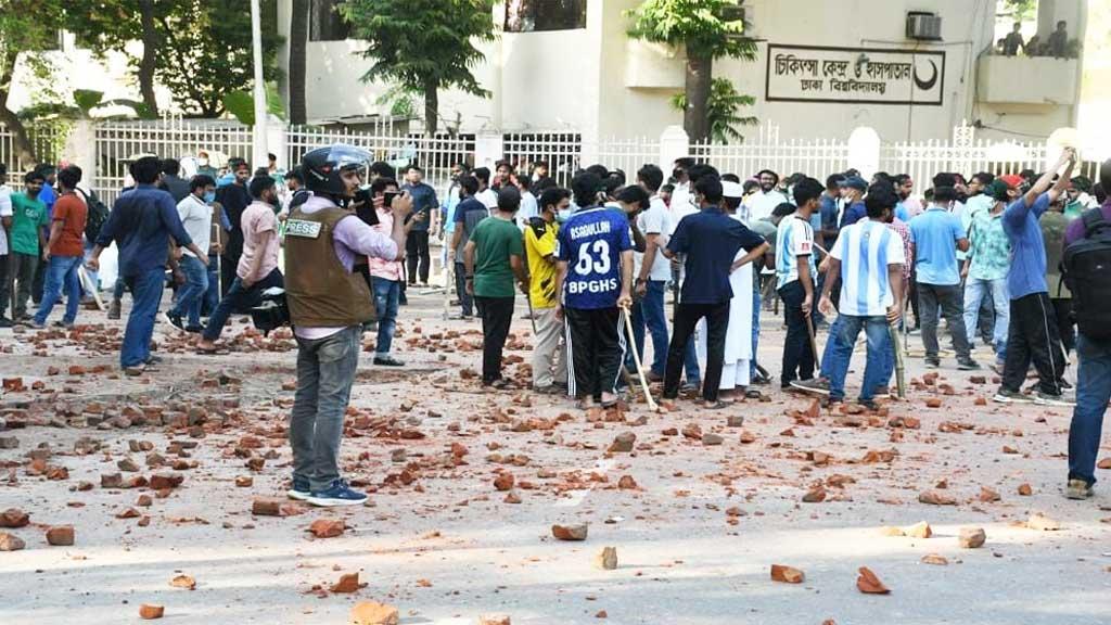 দায়িত্ব পালনকালে আহত ২৫ সাংবাদিক