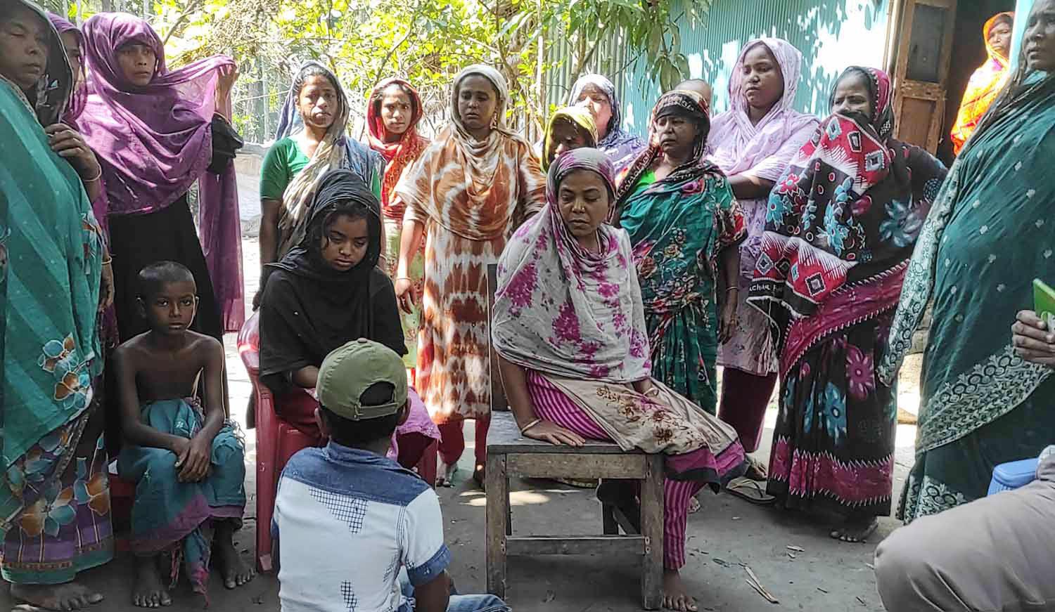 মেঘনায় নৌকাডুবি: চাপে পড়ে নদীতে যান নিখোঁজ ৩ জেলে