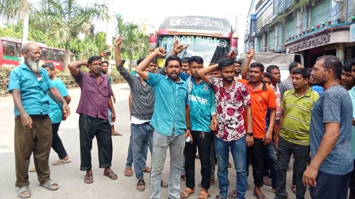 শ্রমিকদের মধ্যে বিরোধে রাজশাহী-চাঁপাইনবাবগঞ্জ রুটে বাস বন্ধ