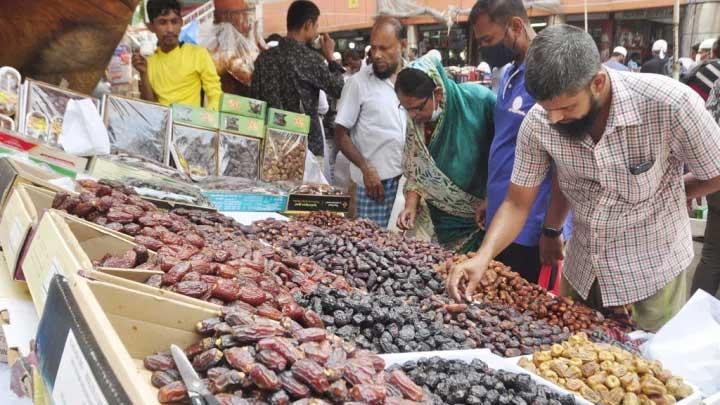 খেজুরের মানে নজর নেই কারও