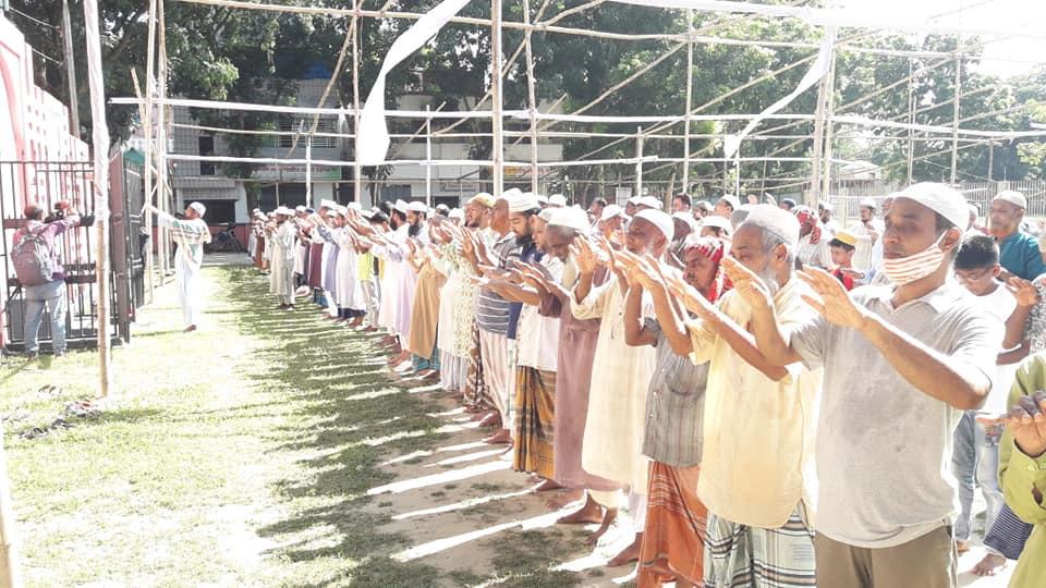 দিনাজপুরে বৃষ্টির জন্য বিশেষ নামাজ ও মোনাজাত করেছেন মুসল্লিরা