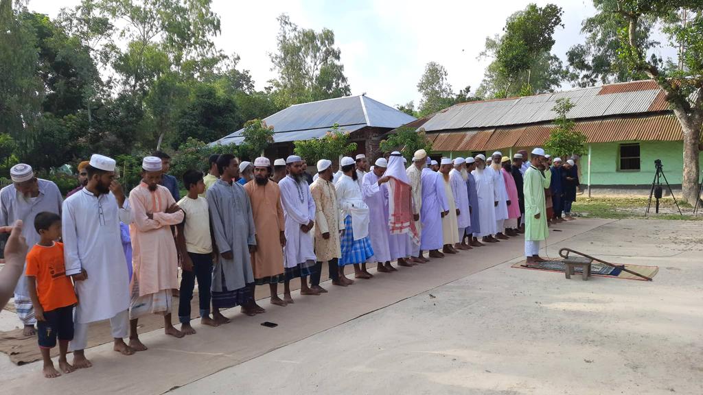 সৌদির সঙ্গে মিল রেখে দিনাজপুরে ঈদুল আজহার জামাত অনুষ্ঠিত