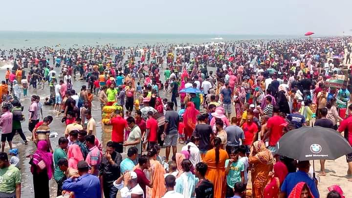 নববর্ষ ও ঈদের ছুটিতে কক্সবাজারে পর্যটকের ঢল