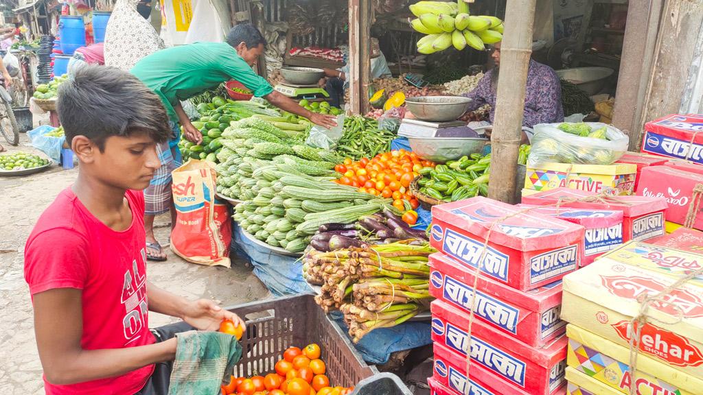 হাতবদলে দাম বেড়ে তিন গুণ