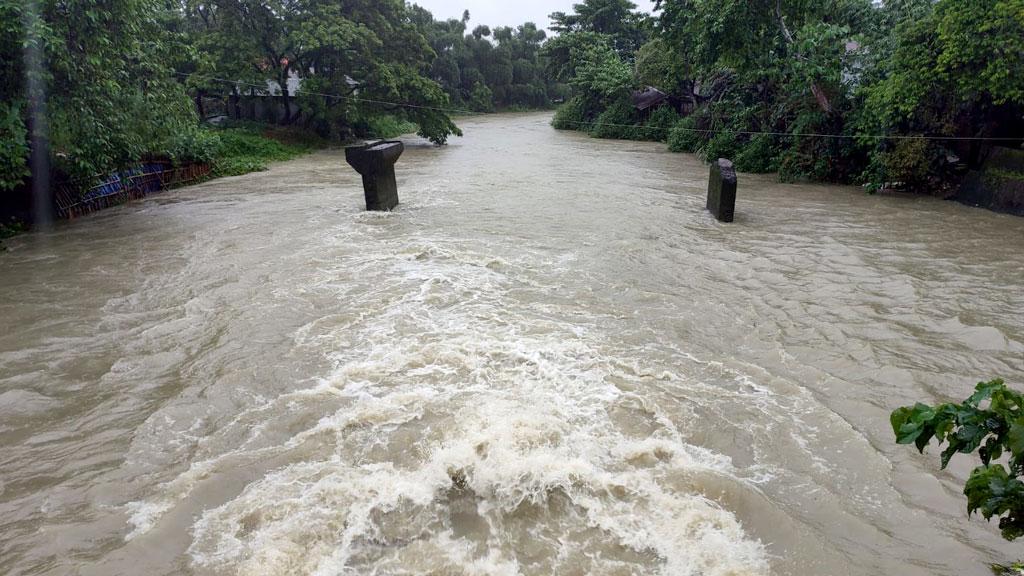 ঢলের পানি যাচ্ছে হাওরে, নিম্নাঞ্চল প্লাবিত হওয়ার শঙ্কা