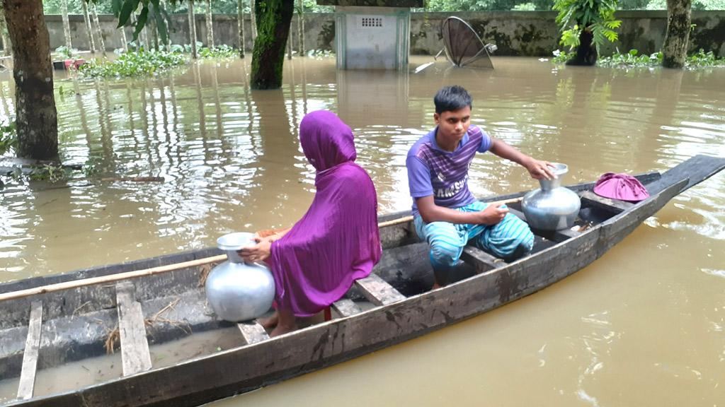 ত্রাণের জন্য হাহাকার