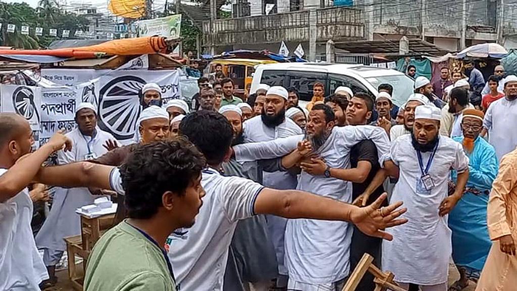 হামলায় আহত হাতপাখার মেয়রপ্রার্থী ফয়জুল করীম