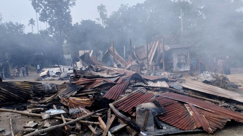 নান্দাইলে গরু চুরির অভিযোগ এনে বাড়িতে আগুন ও লুটপাট