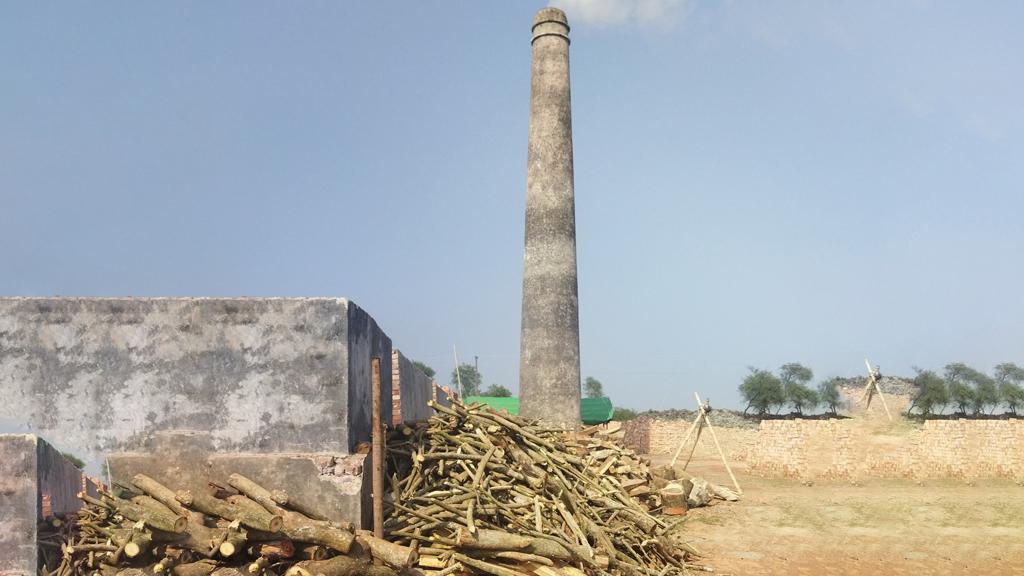 দূষিত হচ্ছে পরিবেশ, নেই প্রশাসনের নজরদারি