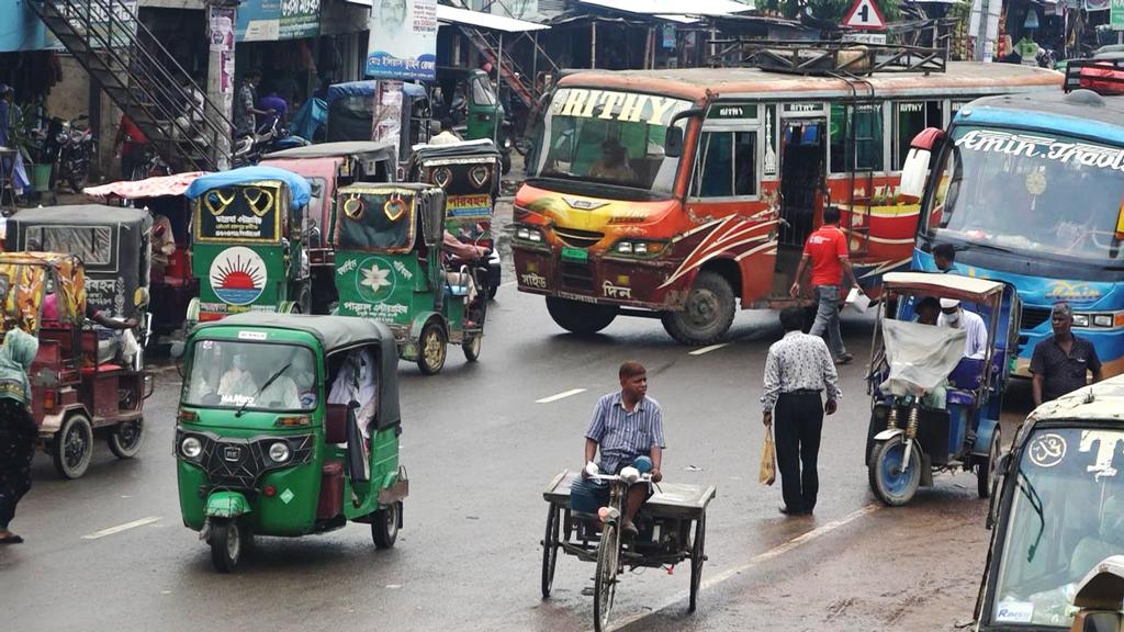 নওগাঁয় ধর্মঘট প্রত্যাহার, বাস চলাচল স্বাভাবিক