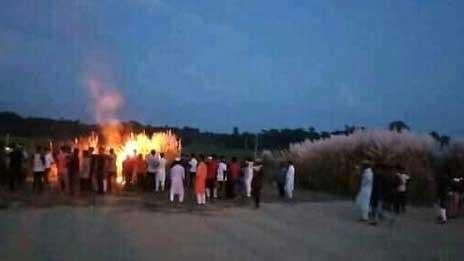 অশ্লীল কর্মকাণ্ডের অভিযোগ, জ্বালিয়ে দেওয়া হলো কাশবন