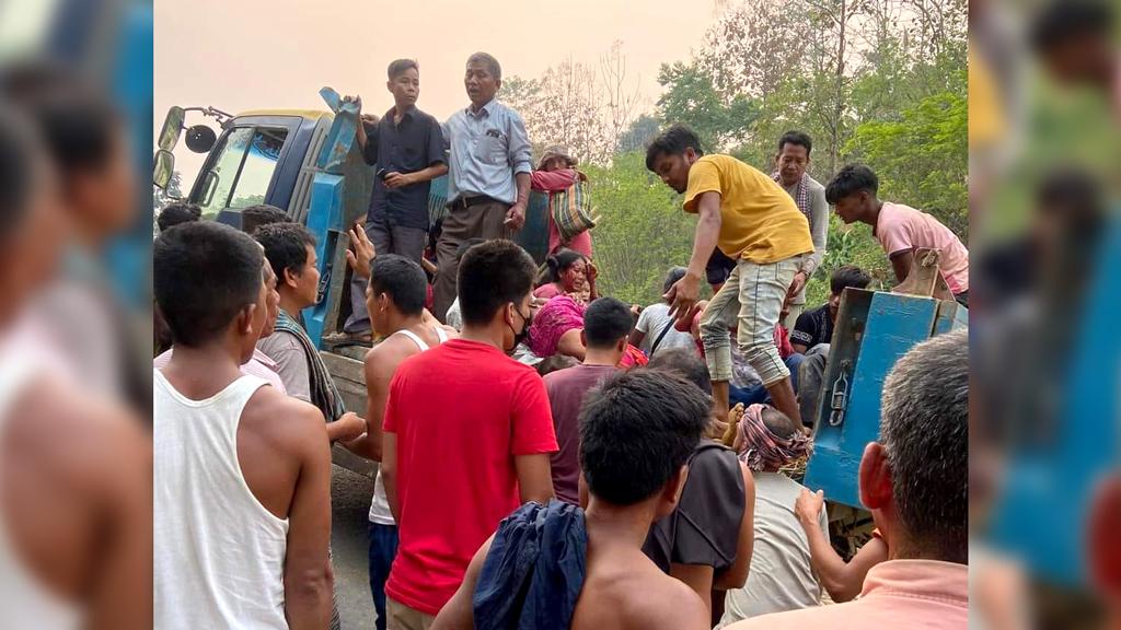 বাঘাইছড়ি সীমান্ত সড়কে পিকআপ উল্টে নারীর মৃত্যু, আহত ৭ 