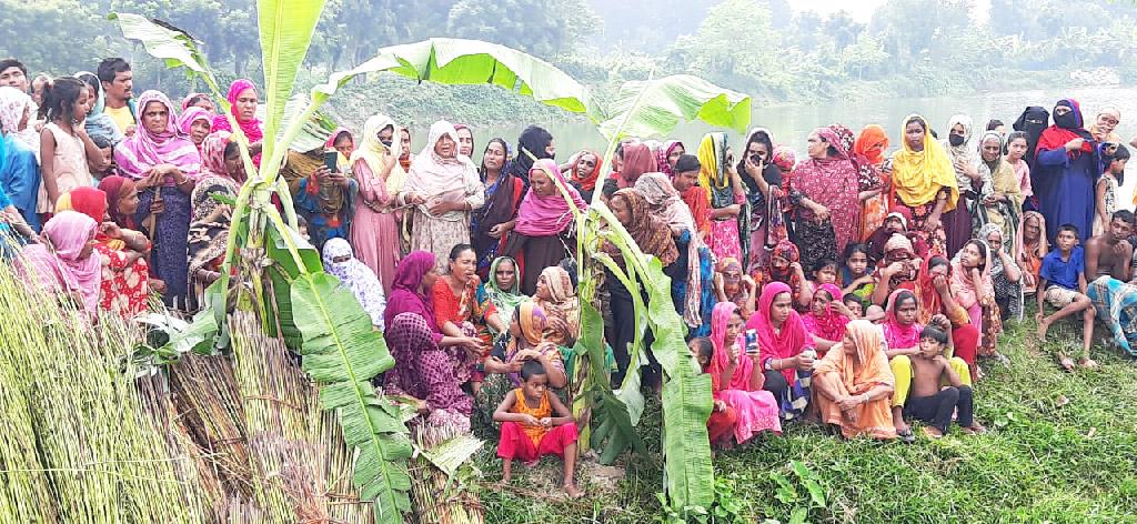 আলমডাঙ্গায় ব্রিজের সঙ্গে ঝুলছিল পল্লি চিকিৎসকের মরদেহ