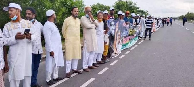 প্রধানমন্ত্রীকে শুভেচ্ছা জানাতে শিবচরে এক্সপ্রেসওয়েতে মানুষের ঢল