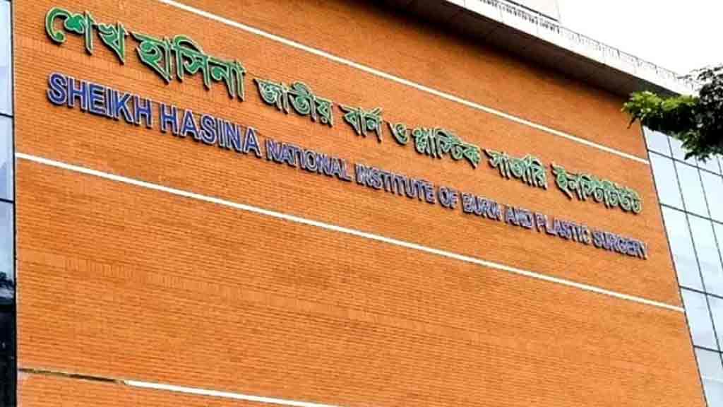 রাজধানীর ধানমন্ডিতে গ্যাস লিকেজ থেকে আগুনে দগ্ধ ৩