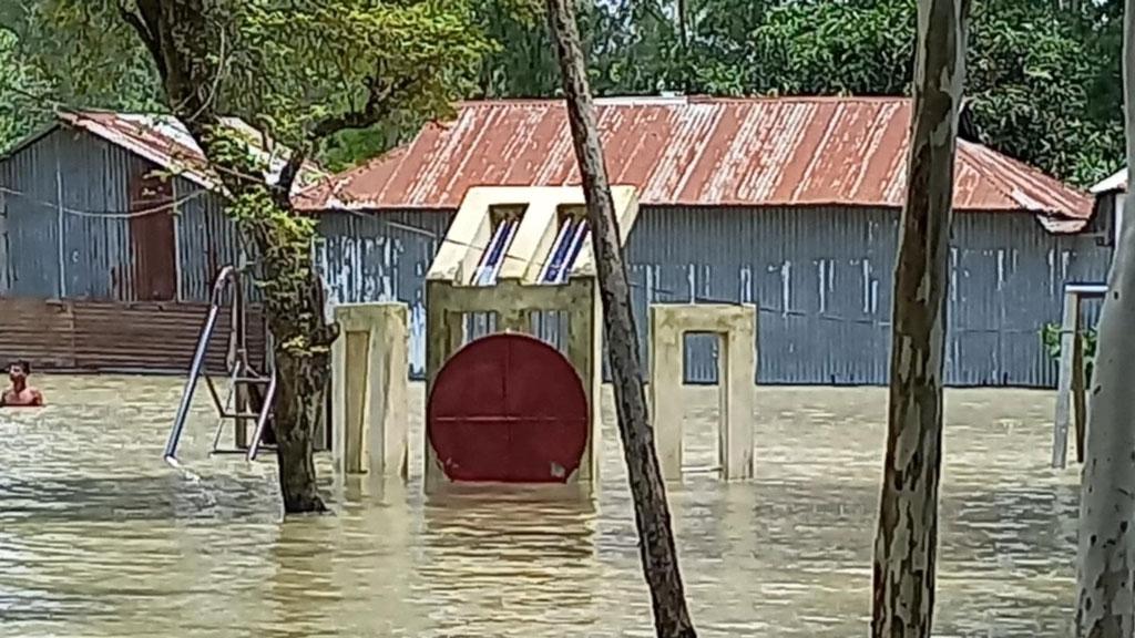 সিরাজগঞ্জে যমুনার পানি বেড়েই চলেছে, ক্ষতিগ্রস্ত ৫ হাজারের বেশি পরিবার