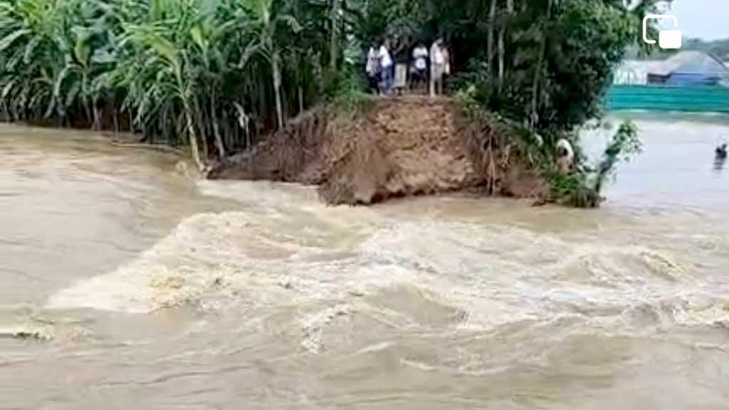 বেড়িবাঁধ ভেঙে প্লাবন: ফেনীর ২ উপজেলায় এইচএসসি পরীক্ষা স্থগিত