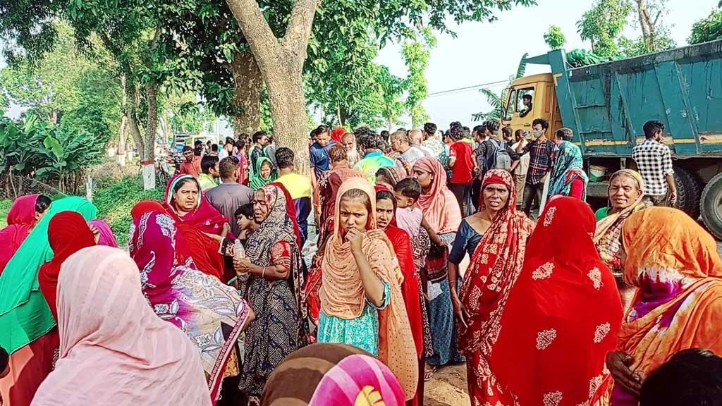 মেহেরপুরে সিমেন্টবোঝাই ট্রাকের ধাক্কায় ২ সাইকেল আরোহী নিহত