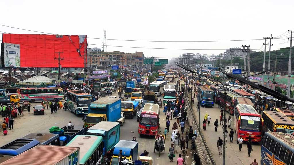 সাভারের মহাসড়কে যাত্রীর তুলনায় গাড়ি বেশি